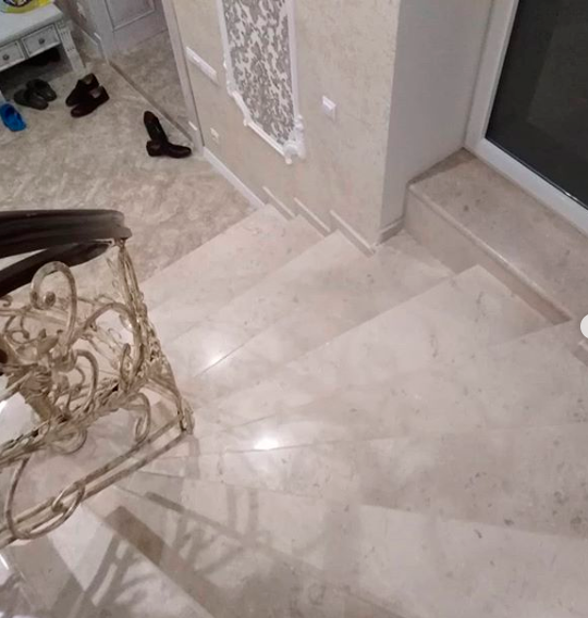 Лестница из мрамора