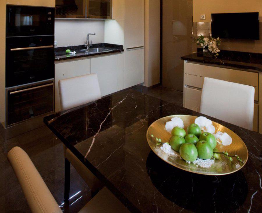 Столешница из мрамора Black Marquina в Ростове-на-Дону