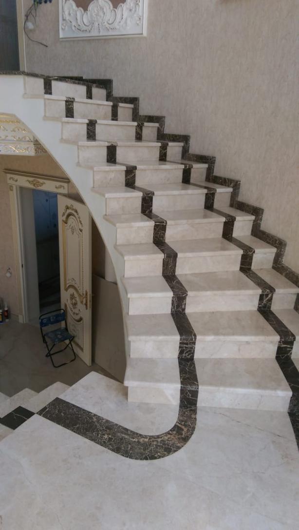 Лестница из мрамора в частном доме