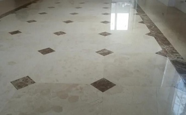 Пол из мраморной плитки в краснодарском доме