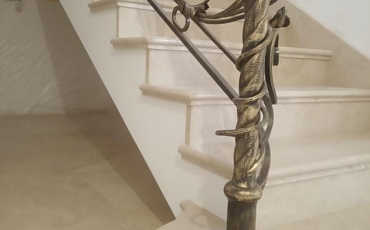 Лестница из мрамора в частном доме. Краснодар.
