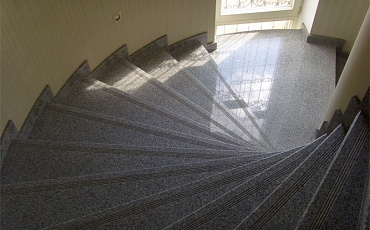 Лестница из гранита Sesame Black